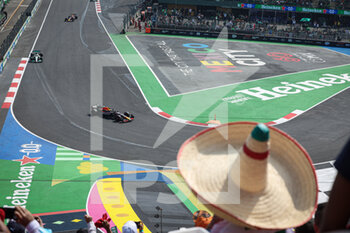 2022-10-30 - 01 VERSTAPPEN Max (nld), Red Bull Racing RB18, action during the Formula 1 Grand Premio de la Ciudad de Mexico 2022, Mexican Grand Prix 2022, 20th round of the 2022 FIA Formula One World Championship from October 28 to 30, 2022 on the Autodromo Hermanos Rodríguez, in Mexico City, Mexico - F1 - MEXICO CITY GRAND PRIX 2022 - RACE - FORMULA 1 - MOTORS