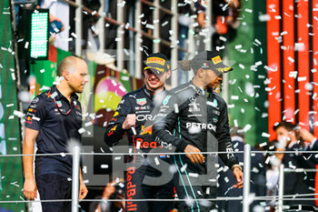 2022-10-30 - VERSTAPPEN Max (ned), Red Bull Racing RB18, HAMILTON Lewis (gbr), Mercedes AMG F1 Team W13, portrait during the Formula 1 Grand Premio de la Ciudad de Mexico 2022, Mexican Grand Prix 2022, 20th round of the 2022 FIA Formula One World Championship from October 28 to 30, 2022 on the Autodromo Hermanos Rodríguez, in Mexico City, Mexico - F1 - MEXICO CITY GRAND PRIX 2022 - RACE - FORMULA 1 - MOTORS