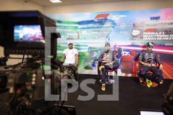 2022-10-30 - HAMILTON Lewis (gbr), Mercedes AMG F1 Team W13, portrait VERSTAPPEN Max (ned), Red Bull Racing RB18, portrait PEREZ Sergio (mex), Red Bull Racing RB18, portrait during the Formula 1 Grand Premio de la Ciudad de Mexico 2022, Mexican Grand Prix 2022, 20th round of the 2022 FIA Formula One World Championship from October 28 to 30, 2022 on the Autodromo Hermanos Rodríguez, in Mexico City, Mexico - F1 - MEXICO CITY GRAND PRIX 2022 - RACE - FORMULA 1 - MOTORS