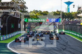 2022-11-12 - Start of the Sprint Race: 20 MAGNUSSEN Kevin (den), Haas F1 Team VF-22 Ferrari, 01 VERSTAPPEN Max (nld), Red Bull Racing RB18, 63 RUSSELL George (gbr), Mercedes AMG F1 Team W13, action during the Formula 1 Heineken Grande Premio de São Paulo 2022, Sao Paulo Grand Prix Grand Prix 2022, 21st round of the 2022 FIA Formula One World Championship from November 11 to 13, 2022 on the Interlagos Circuit, in Sao Paulo, Brazil - F1 - SAO PAULO GRAND PRIX 2022 - FORMULA 1 - MOTORS