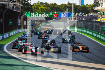 2022-11-12 - Start of the Sprint Race: 20 MAGNUSSEN Kevin (den), Haas F1 Team VF-22 Ferrari, 01 VERSTAPPEN Max (nld), Red Bull Racing RB18, 63 RUSSELL George (gbr), Mercedes AMG F1 Team W13, action during the Formula 1 Heineken Grande Premio de São Paulo 2022, Sao Paulo Grand Prix Grand Prix 2022, 21st round of the 2022 FIA Formula One World Championship from November 11 to 13, 2022 on the Interlagos Circuit, in Sao Paulo, Brazil - F1 - SAO PAULO GRAND PRIX 2022 - FORMULA 1 - MOTORS