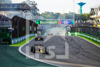 2022-11-12 - 01 VERSTAPPEN Max (nld), Red Bull Racing RB18, 11 PEREZ Sergio (mex), Red Bull Racing RB18, action during the Formula 1 Heineken Grande Premio de São Paulo 2022, Sao Paulo Grand Prix Grand Prix 2022, 21st round of the 2022 FIA Formula One World Championship from November 11 to 13, 2022 on the Interlagos Circuit, in Sao Paulo, Brazil - F1 - SAO PAULO GRAND PRIX 2022 - FORMULA 1 - MOTORS