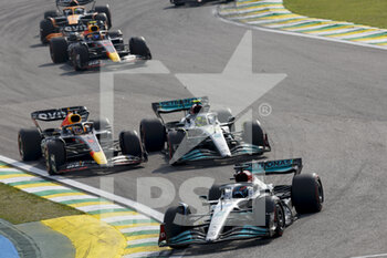 13/11/2022 - 63 RUSSELL George (gbr), Mercedes AMG F1 Team W13, action 44 HAMILTON Lewis (gbr), Mercedes AMG F1 Team W13, action 01 VERSTAPPEN Max (nld), Red Bull Racing RB18, action contact during the Formula 1 Heineken Grande Premio de São Paulo 2022, Sao Paulo Grand Prix Grand Prix 2022, 21st round of the 2022 FIA Formula One World Championship from November 11 to 13, 2022 on the Interlagos Circuit, in Sao Paulo, Brazil - F1 - SAO PAULO GRAND PRIX 2022 - RACE - FORMULA 1 - MOTORI