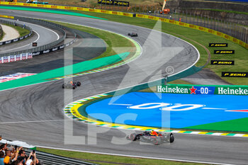13/11/2022 - 11 PEREZ Sergio (mex), Red Bull Racing RB18, 01 VERSTAPPEN Max (nld), Red Bull Racing RB18, action during the Formula 1 Heineken Grande Premio de São Paulo 2022, Sao Paulo Grand Prix Grand Prix 2022, 21st round of the 2022 FIA Formula One World Championship from November 11 to 13, 2022 on the Interlagos Circuit, in Sao Paulo, Brazil - F1 - SAO PAULO GRAND PRIX 2022 - RACE - FORMULA 1 - MOTORI