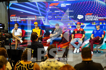 17/11/2022 - Press conference: RUSSELL George (gbr), Mercedes AMG F1 Team W13, RICCIARDO Daniel (aus), McLaren F1 Team MCL36, VERSTAPPEN Max (ned), Red Bull Racing RB18, LECLERC Charles (mco), Scuderia Ferrari F1-75, SCHUMACHER Mick (ger), Haas F1 Team VF-22 Ferrari, portrait during the Formula 1 Etihad Airways Abu Dhabi Grand Prix 2022, 22nd round of the 2022 FIA Formula One World Championship from November 18 to 20, 2022 on the Yas Marina Circuit, in Yas Island, Abu Dhabi - F1 - ABU DHABI GRAND PRIX 2022 - FORMULA 1 - MOTORI