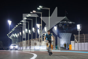 17/11/2022 - trackwalk STROLL Lance (can), Aston Martin F1 Team AMR22, portrait during the Formula 1 Etihad Airways Abu Dhabi Grand Prix 2022, 22nd round of the 2022 FIA Formula One World Championship from November 18 to 20, 2022 on the Yas Marina Circuit, in Yas Island, Abu Dhabi - F1 - ABU DHABI GRAND PRIX 2022 - FORMULA 1 - MOTORI