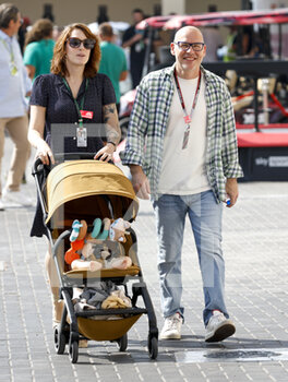 17/11/2022 - VILLENEUVE Jacques (can), TV presenter commentateur Canal+, with his wife in the paddock during the Formula 1 Etihad Airways Abu Dhabi Grand Prix 2022, 22nd round of the 2022 FIA Formula One World Championship from November 18 to 20, 2022 on the Yas Marina Circuit, in Yas Island, Abu Dhabi - F1 - ABU DHABI GRAND PRIX 2022 - FORMULA 1 - MOTORI