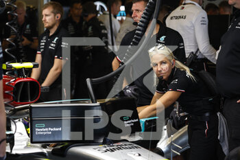 18/11/2022 - CULLEN Angela, physio of HAMILTON Lewis (gbr), Mercedes AMG F1 Team W13, portrait during the Formula 1 Etihad Airways Abu Dhabi Grand Prix 2022, 22nd round of the 2022 FIA Formula One World Championship from November 18 to 20, 2022 on the Yas Marina Circuit, in Yas Island, Abu Dhabi - F1 - ABU DHABI GRAND PRIX 2022 - FORMULA 1 - MOTORI