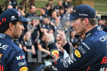 18/11/2022 - PEREZ Sergio (mex), Red Bull Racing RB18, VERSTAPPEN Max (ned), Red Bull Racing RB18, portrait during the Formula 1 Etihad Airways Abu Dhabi Grand Prix 2022, 22nd round of the 2022 FIA Formula One World Championship from November 18 to 20, 2022 on the Yas Marina Circuit, in Yas Island, Abu Dhabi - F1 - ABU DHABI GRAND PRIX 2022 - FORMULA 1 - MOTORI