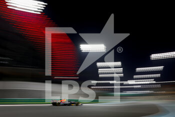 18/11/2022 - 01 VERSTAPPEN Max (nld), Red Bull Racing RB18, action during the Formula 1 Etihad Airways Abu Dhabi Grand Prix 2022, 22nd round of the 2022 FIA Formula One World Championship from November 18 to 20, 2022 on the Yas Marina Circuit, in Yas Island, Abu Dhabi - F1 - ABU DHABI GRAND PRIX 2022 - FORMULA 1 - MOTORI