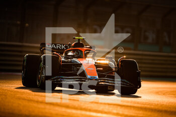 18/11/2022 - 04 NORRIS Lando (gbr), McLaren F1 Team MCL36, action during the Formula 1 Etihad Airways Abu Dhabi Grand Prix 2022, 22nd round of the 2022 FIA Formula One World Championship from November 18 to 20, 2022 on the Yas Marina Circuit, in Yas Island, Abu Dhabi - F1 - ABU DHABI GRAND PRIX 2022 - FORMULA 1 - MOTORI