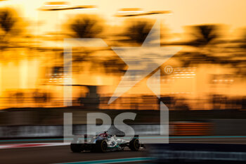 18/11/2022 - 63 RUSSELL George (gbr), Mercedes AMG F1 Team W13, action during the Formula 1 Etihad Airways Abu Dhabi Grand Prix 2022, 22nd round of the 2022 FIA Formula One World Championship from November 18 to 20, 2022 on the Yas Marina Circuit, in Yas Island, Abu Dhabi - F1 - ABU DHABI GRAND PRIX 2022 - FORMULA 1 - MOTORI