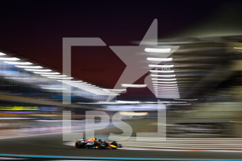 2022-11-18 - 11 PEREZ Sergio (mex), Red Bull Racing RB18, action during the Formula 1 Etihad Airways Abu Dhabi Grand Prix 2022, 22nd round of the 2022 FIA Formula One World Championship from November 18 to 20, 2022 on the Yas Marina Circuit, in Yas Island, Abu Dhabi - F1 - ABU DHABI GRAND PRIX 2022 - FORMULA 1 - MOTORS