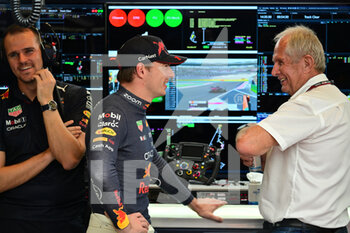 2022-11-18 - VERSTAPPEN Max (ned), Red Bull Racing RB18, MARKO Helmut (aut), Drivers’ Manager of Red Bull Racing, portrait during the Formula 1 Etihad Airways Abu Dhabi Grand Prix 2022, 22nd round of the 2022 FIA Formula One World Championship from November 18 to 20, 2022 on the Yas Marina Circuit, in Yas Island, Abu Dhabi - F1 - ABU DHABI GRAND PRIX 2022 - FORMULA 1 - MOTORS