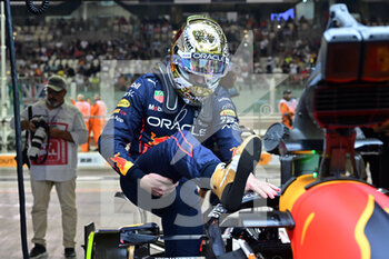 2022-11-18 - VERSTAPPEN Max (ned), Red Bull Racing RB18, portrait during the Formula 1 Etihad Airways Abu Dhabi Grand Prix 2022, 22nd round of the 2022 FIA Formula One World Championship from November 18 to 20, 2022 on the Yas Marina Circuit, in Yas Island, Abu Dhabi - F1 - ABU DHABI GRAND PRIX 2022 - FORMULA 1 - MOTORS