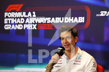 19/11/2022 - WOLFF Toto (aut), Team Principal & CEO of Mercedes AMG F1 Team, portrait, press conference during the Formula 1 Etihad Airways Abu Dhabi Grand Prix 2022, 22nd round of the 2022 FIA Formula One World Championship from November 18 to 20, 2022 on the Yas Marina Circuit, in Yas Island, Abu Dhabi - F1 - ABU DHABI GRAND PRIX 2022 - FORMULA 1 - MOTORI