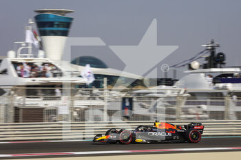 19/11/2022 - 01 VERSTAPPEN Max (nld), Red Bull Racing RB18, action during the Formula 1 Etihad Airways Abu Dhabi Grand Prix 2022, 22nd round of the 2022 FIA Formula One World Championship from November 18 to 20, 2022 on the Yas Marina Circuit, in Yas Island, Abu Dhabi - F1 - ABU DHABI GRAND PRIX 2022 - FORMULA 1 - MOTORI