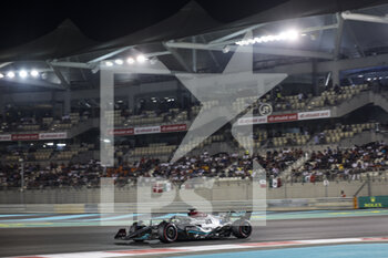 19/11/2022 - 63 RUSSELL George (gbr), Mercedes AMG F1 Team W13, action during the Formula 1 Etihad Airways Abu Dhabi Grand Prix 2022, 22nd round of the 2022 FIA Formula One World Championship from November 18 to 20, 2022 on the Yas Marina Circuit, in Yas Island, Abu Dhabi - F1 - ABU DHABI GRAND PRIX 2022 - FORMULA 1 - MOTORI
