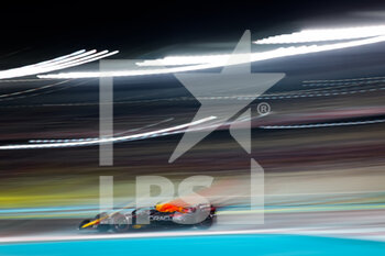 19/11/2022 - 11 PEREZ Sergio (mex), Red Bull Racing RB18, action during the Formula 1 Etihad Airways Abu Dhabi Grand Prix 2022, 22nd round of the 2022 FIA Formula One World Championship from November 18 to 20, 2022 on the Yas Marina Circuit, in Yas Island, Abu Dhabi - F1 - ABU DHABI GRAND PRIX 2022 - FORMULA 1 - MOTORI