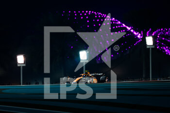 19/11/2022 - 04 NORRIS Lando (gbr), McLaren F1 Team MCL36, action during the Formula 1 Etihad Airways Abu Dhabi Grand Prix 2022, 22nd round of the 2022 FIA Formula One World Championship from November 18 to 20, 2022 on the Yas Marina Circuit, in Yas Island, Abu Dhabi - F1 - ABU DHABI GRAND PRIX 2022 - FORMULA 1 - MOTORI