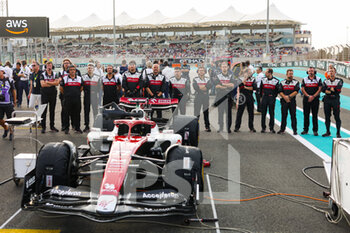 20/11/2022 - starting grid, grille de depart, 77 BOTTAS Valtteri (fin), Alfa Romeo F1 Team ORLEN C42, during the Formula 1 Etihad Airways Abu Dhabi Grand Prix 2022, 22nd round of the 2022 FIA Formula One World Championship from November 18 to 20, 2022 on the Yas Marina Circuit, in Yas Island, Abu Dhabi - F1 - ABU DHABI GRAND PRIX 2022 - RACE - FORMULA 1 - MOTORI
