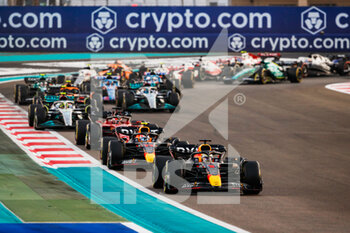 20/11/2022 - start of the race, depart, 01 VERSTAPPEN Max (nld), Red Bull Racing RB18, action during the Formula 1 Etihad Airways Abu Dhabi Grand Prix 2022, 22nd round of the 2022 FIA Formula One World Championship from November 18 to 20, 2022 on the Yas Marina Circuit, in Yas Island, Abu Dhabi - F1 - ABU DHABI GRAND PRIX 2022 - RACE - FORMULA 1 - MOTORI