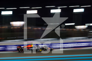 20/11/2022 - 11 PEREZ Sergio (mex), Red Bull Racing RB18, action during the Formula 1 Etihad Airways Abu Dhabi Grand Prix 2022, 22nd round of the 2022 FIA Formula One World Championship from November 18 to 20, 2022 on the Yas Marina Circuit, in Yas Island, Abu Dhabi - F1 - ABU DHABI GRAND PRIX 2022 - RACE - FORMULA 1 - MOTORI