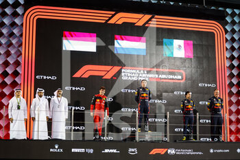 2022-11-20 - Podium: VERSTAPPEN Max (ned), Red Bull Racing RB18, LECLERC Charles (mco), Scuderia Ferrari F1-75, PEREZ Sergio (mex), Red Bull Racing RB18, BEN SULAYEM Mohammed (uae), President of the FIA, portrait during the Formula 1 Etihad Airways Abu Dhabi Grand Prix 2022, 22nd round of the 2022 FIA Formula One World Championship from November 18 to 20, 2022 on the Yas Marina Circuit, in Yas Island, Abu Dhabi - F1 - ABU DHABI GRAND PRIX 2022 - RACE - FORMULA 1 - MOTORS