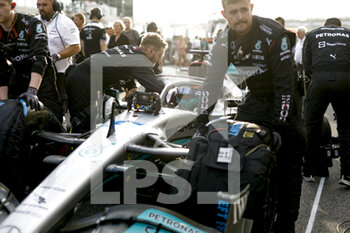 2022-11-20 - RUSSELL George (gbr), Mercedes AMG F1 Team W13, portrait during the Formula 1 Etihad Airways Abu Dhabi Grand Prix 2022, 22nd round of the 2022 FIA Formula One World Championship from November 18 to 20, 2022 on the Yas Marina Circuit, in Yas Island, Abu Dhabi - F1 - ABU DHABI GRAND PRIX 2022 - RACE - FORMULA 1 - MOTORS