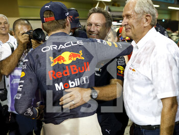 2022-11-20 - VERSTAPPEN Max (ned), Red Bull Racing RB18, MARKO Helmut (aut), Drivers’ Manager of Red Bull Racing, HORNER Christian (gbr), Team Principal of Red Bull Racing, portrait during the Formula 1 Etihad Airways Abu Dhabi Grand Prix 2022, 22nd round of the 2022 FIA Formula One World Championship from November 18 to 20, 2022 on the Yas Marina Circuit, in Yas Island, Abu Dhabi - F1 - ABU DHABI GRAND PRIX 2022 - RACE - FORMULA 1 - MOTORS