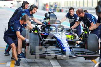 22/11/2022 - 45 SARGEANT Logan (usa), Williams Racing FW44, action pitlane during the 2022 post-season tests from November 22 to 23, 2022 on the Yas Marina Circuit, in Yas Island, Abu Dhabi - F1 - ABU DHABI POST-SEASON TESTS 2022 - FORMULA 1 - MOTORI
