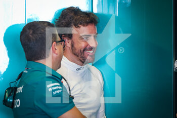 22/11/2022 - 14 ALONSO Fernando (spa), Aston Martin F1 Team AMR22, portrait garage, box, during the 2022 post-season tests from November 22 to 23, 2022 on the Yas Marina Circuit, in Yas Island, Abu Dhabi - F1 - ABU DHABI POST-SEASON TESTS 2022 - FORMULA 1 - MOTORI