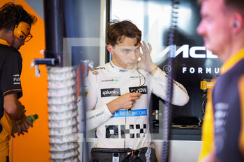 22/11/2022 - PIASTRI Oscar (aus), McLaren F1 Team MCL36, portrait during the 2022 post-season tests from November 22 to 23, 2022 on the Yas Marina Circuit, in Yas Island, Abu Dhabi - F1 - ABU DHABI POST-SEASON TESTS 2022 - FORMULA 1 - MOTORI