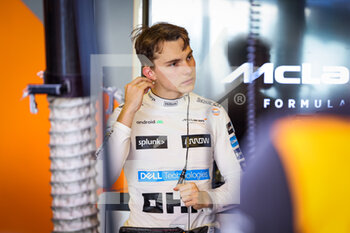 22/11/2022 - PIASTRI Oscar (aus), McLaren F1 Team MCL36, portrait during the 2022 post-season tests from November 22 to 23, 2022 on the Yas Marina Circuit, in Yas Island, Abu Dhabi - F1 - ABU DHABI POST-SEASON TESTS 2022 - FORMULA 1 - MOTORI