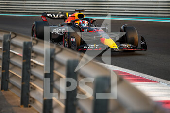 22/11/2022 - LAWSON Liam (nzl), Red Bull Racing RB18, action during the 2022 post-season tests from November 22 to 23, 2022 on the Yas Marina Circuit, in Yas Island, Abu Dhabi - F1 - ABU DHABI POST-SEASON TESTS 2022 - FORMULA 1 - MOTORI