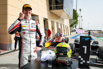 2022-03-20 - Pourchaire Théo (fra), ART Grand Prix, Dallara F2, portrait celebrating victory during the 1st round of the 2022 FIA Formula 2 Championship from March 18 to 20, 2022 on the Bahrain International Circuit, in Sakhir, Bahrain - 1ST ROUND OF THE 2022 FIA FORMULA 2 CHAMPIONSHIP - FORMULA 2 - MOTORS