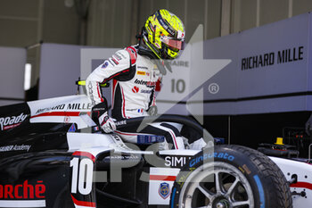 2022-03-25 - Pourchaire Théo (fra), ART Grand Prix, Dallara F2, portrait during the 2nd round of the 2022 FIA Formula 2 Championship from March 25 to 27, 2022 on the Jeddah Corniche Circuit, in Jeddah, Saudi Arabia - 2ND ROUND OF THE 2022 FIA FORMULA 2 CHAMPIONSHIP - FORMULA 2 - MOTORS