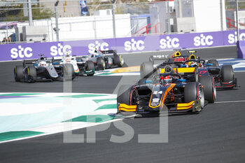 2022-03-26 - Start of the Sprint race, 24 HUGHES Jake (gbr), Van Amersfoort Racing, Dallara F2, action during the 2nd round of the 2022 FIA Formula 2 Championship from March 25 to 27, 2022 on the Jeddah Corniche Circuit, in Jeddah, Saudi Arabia - 2ND ROUND OF THE 2022 FIA FORMULA 2 CHAMPIONSHIP - FORMULA 2 - MOTORS