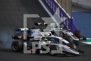 2022-03-27 - Start of the feature race, 10 Pourchaire Théo (fra), ART Grand Prix, Dallara F2, action during the 2nd round of the 2022 FIA Formula 2 Championship from March 25 to 27, 2022 on the Jeddah Corniche Circuit, in Jeddah, Saudi Arabia - 2ND ROUND OF THE 2022 FIA FORMULA 2 CHAMPIONSHIP - FORMULA 2 - MOTORS