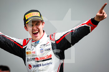 2022-04-24 - Pourchaire Théo (fra), ART Grand Prix, Dallara F2, portrait celebrating victory on the podium during the 3rd round of the 2022 FIA Formula 2 Championship on the Imola Circuit, from April 22 to 24, 2022 in Imola, Italy - 3RD ROUND OF THE 2022 FIA FORMULA 2 CHAMPIONSHIP - FORMULA 2 - MOTORS
