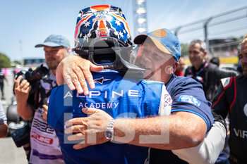 2022-05-22 - DOOHAN Jack (aus), UNI-Virtuosi Racing, Dallara F2, portrait congratulated for his second place during the 4th round of the 2022 FIA Formula 2 Championship, on the Circuit de Barcelona-Catalunya, from May 20 to 22, 2022 in Montmelo, Spain - 4TH ROUND OF THE 2022 FIA FORMULA 2 CHAMPIONSHIP - FORMULA 2 - MOTORS