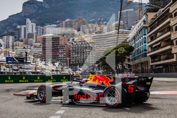 2022-05-27 - 05 LAWSON Liam (nzl), Carlin, Dallara F2, action during the 5th round of the 2022 FIA Formula 2 Championship, on the Circuit de Monaco, from May 27 to 29, 2022 in Monte-Carlo, Monaco - AUTO - FORMULA 2 2022 - MONACO - FORMULA 2 - MOTORS