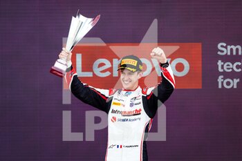 2022-07-03 - Pourchaire Théo (fra), ART Grand Prix, Dallara F2, podium during the 7th round of the 2022 FIA Formula 2 Championship, on the Silverstone Circuit, from July 1 to 3, 2022 in Silverstone, United Kingdom - AUTO - FORMULA 2 2022 - SILVERSTONE - FORMULA 2 - MOTORS