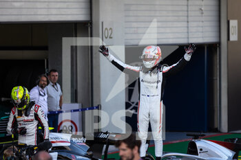 2022-07-09 - ARMSTRONG Marcus (nzl), Hitech Grand Prix, Dallara F2, portrait, celebrating his win in Race 1 during the 8th round of the 2022 FIA Formula 2 Championship, on the Red Bull Ring, from July 8 to 10, 2022 in Spielberg, Austria - AUTO - FORMULA 2 2022 - AUSTRIA - FORMULA 2 - MOTORS