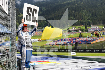 2022-07-10 - marshall, commissaire de piste, during the 8th round of the 2022 FIA Formula 2 Championship, on the Red Bull Ring, from July 8 to 10, 2022 in Spielberg, Austria - AUTO - FORMULA 2 2022 - AUSTRIA - FORMULA 2 - MOTORS