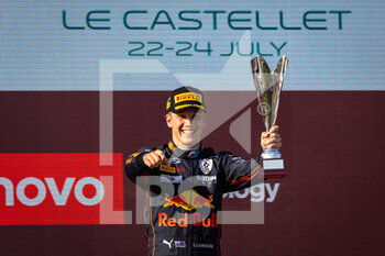 2022-07-23 - LAWSON Liam (nzl), Carlin, Dallara F2, portrait, podium during the 9th round of the 2022 FIA Formula 2 Championship, from July 22 to 24, 2022 on the Circuit Paul Ricard, in Le Castellet, France - AUTO - FORMULA 2 2022 - FRANCE - FORMULA 2 - MOTORS