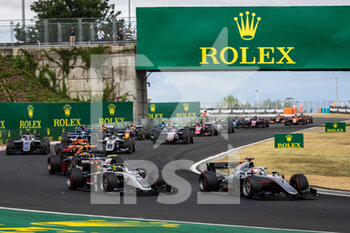 2022-07-31 - Start of the race, 07 ARMSTRONG Marcus (nzl), Hitech Grand Prix, Dallara F2, 10 Pourchaire Théo (fra), ART Grand Prix, Dallara F2, action during the 10th round of the 2022 FIA Formula 2 Championship, from July 28 to 31, 2022 on the Hungaroring, in Mogyorod, Hungary - AUTO - FORMULA 2 2022 - HUNGARY - FORMULA 2 - MOTORS