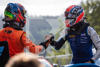 2022-08-28 - DOOHAN Jack (aus), UNI-Virtuosi Racing, Dallara F2, portrait, congratulated by DRUGOVICH Felipe (bra) during the 11th round of the 2022 FIA Formula 2 Championship, from August 26 to 28, 2022 on the Circuit de Spa-Francorchamps, in Francorchamps, Belgium - AUTO - FORMULA 2 2022 - BELGIUM - FORMULA 2 - MOTORS