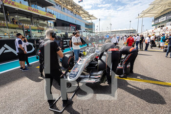 20/11/2022 - 10 POURCHAIRE Théo (fra), ART Grand Prix, Dallara F2 on the grid during the 14th round of the 2022 FIA Formula 2 Championship, from November 18 to 20, 2022 on the pas Marina Circuit, in Yas Island, Abu Dhabi - AUTO - FORMULA 2 2022 - ABU DHABI - FORMULA 2 - MOTORI