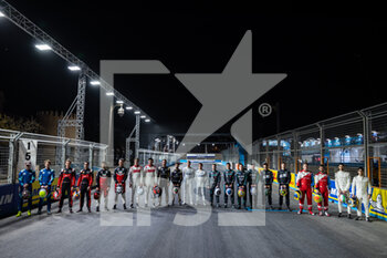 26/01/2022 - Picture with all the drivers during the 2022 Diriyah ePrix, 1st and 2nd round of the 2022 Formula E World Championship, on the Riyadh Street Circuit from January 28 to 30, in Riyadh, Saudi Arabia - 2022 DIRIYAH EPRIX, 1ST AND 2ND ROUND OF THE 2022 FORMULA E WORLD CHAMPIONSHIP - FORMULA E - MOTORI
